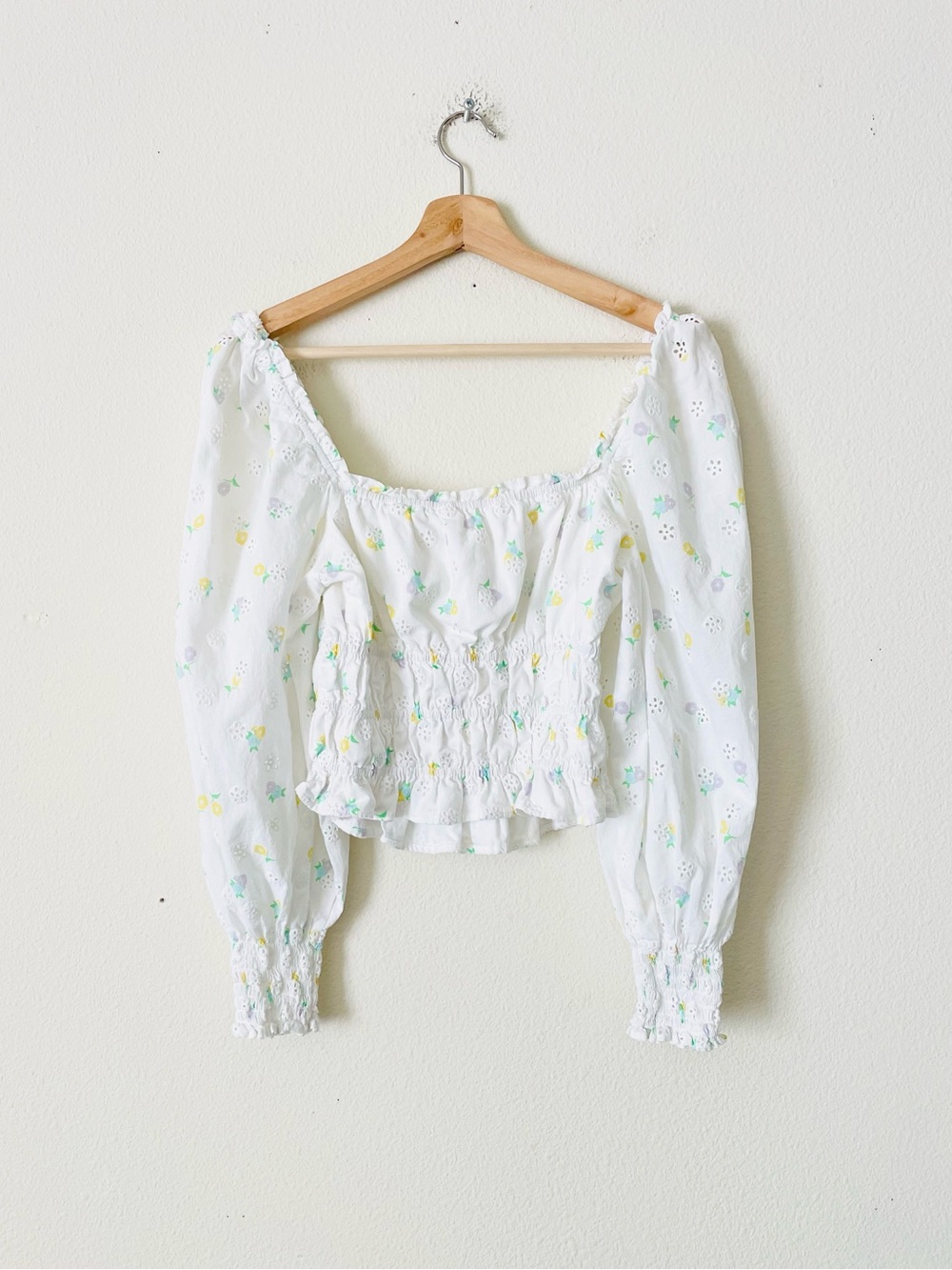 For Love & Lemons MEDIUM Azalea eyelet floral puff sleeve cropped top - Picture 5 of 6